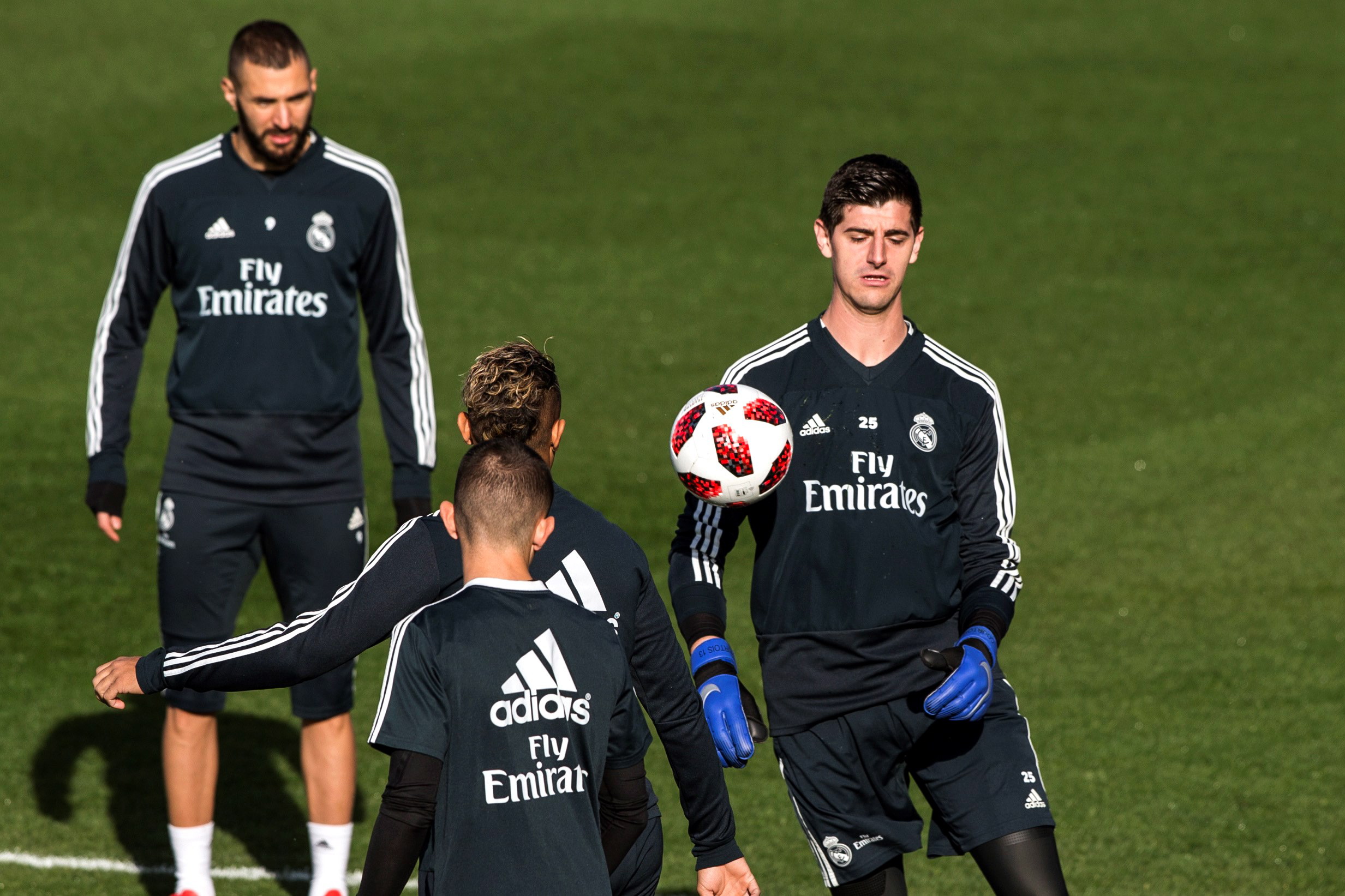 开云体育-转会期深圳男篮官宣签约Doinb迎来五赛季高光表现，冲刺阶段西汉姆备战国王杯瞬间刷屏的简单介绍